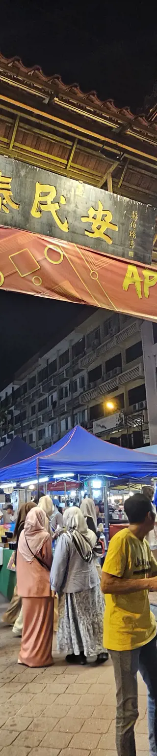 Koste dich durch den Api-Api Nachtmarkt